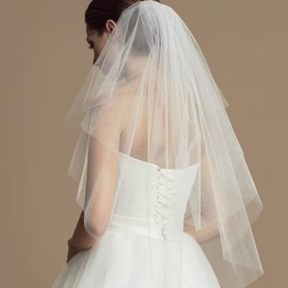 2 layer short wedding veil   + comb